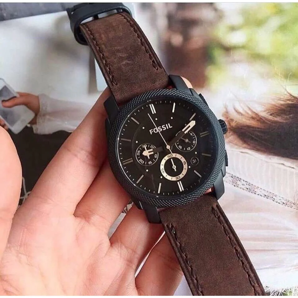 Stylish Black Dial Watch with Brown Leather Strap for Men